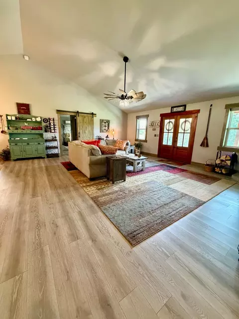 Living - 354 Dyer Ridge Rd, Baxter, TN 38544 photo 2 of 3
