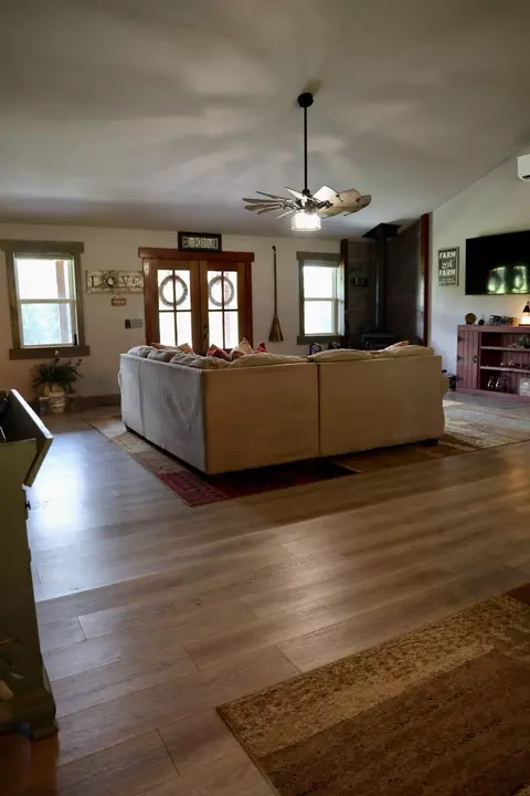 Living - 354 Dyer Ridge Rd, Baxter, TN 38544 photo 3 of 3