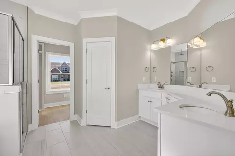 Bath - 5609 Sinclair St, Murfreesboro, TN 37127 photo 2 of 5