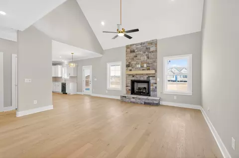 Living - 5609 Sinclair St, Murfreesboro, TN 37127 photo 2 of 5