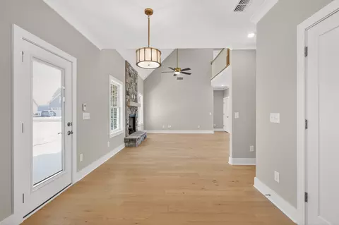 Living - 5609 Sinclair St, Murfreesboro, TN 37127 photo 5 of 5