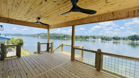 1109 River Front Dr, Clifton, TN 38425