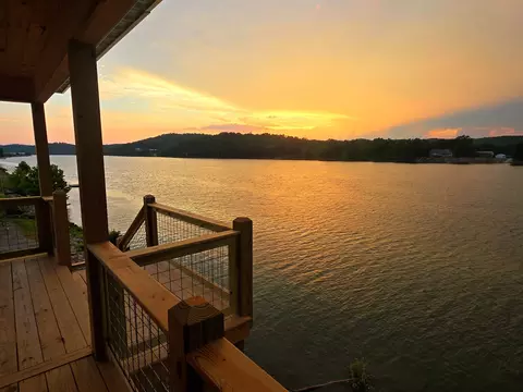 1109 River Front Dr, Clifton, TN 38425