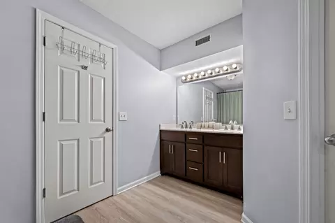 Bath - 296 Indian Park Dr, Murfreesboro, TN 37128 photo 2 of 3