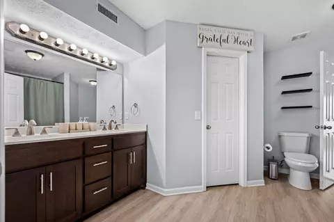 Bath - 296 Indian Park Dr, Murfreesboro, TN 37128 photo 1 of 3