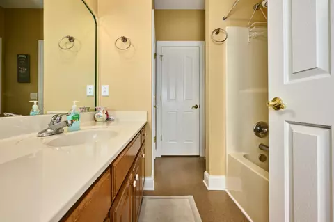 Bath - 413 Founders Ct, Springfield, TN 37172 photo 8 of 9
