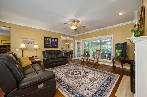Living - 413 Founders Ct, Springfield, TN 37172 photo 1 of 2