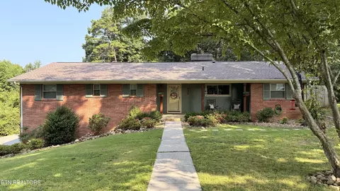907 W 6th Ave, Lenoir City, TN 37771