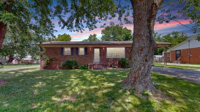 602 Holiday Park Dr, Hopkinsville, KY 42240