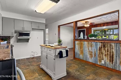 Kitchen - 170 Dotson Rd, Greenback, TN 37742 photo 4 of 6