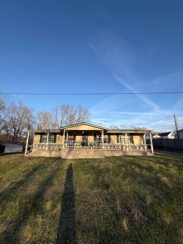 128 Hood Rd, Cottontown, TN 37048