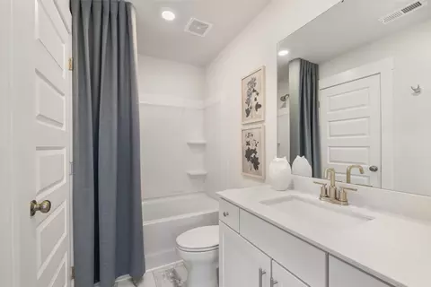 Bath - 1206 Carson Dr, Murfreesboro, TN 37130 photo 4 of 5