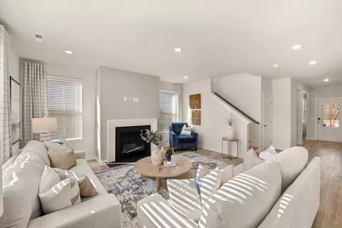 Living - 1206 Carson Dr, Murfreesboro, TN 37130 photo 3 of 6
