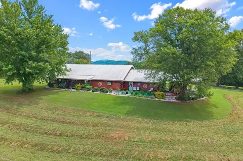 910 Reagan Valley Rd, Tellico Plains, TN 37385