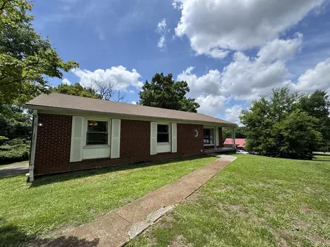 2105 Crestline Dr, Nashville, TN 37214