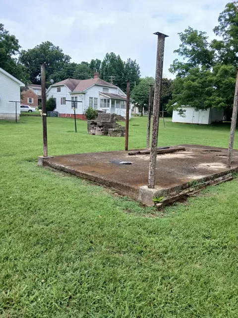 Exterior - 458 E Madison St, Pulaski, TN 38478 photo 7 of 10