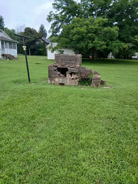 Exterior - 458 E Madison St, Pulaski, TN 38478 photo 8 of 10