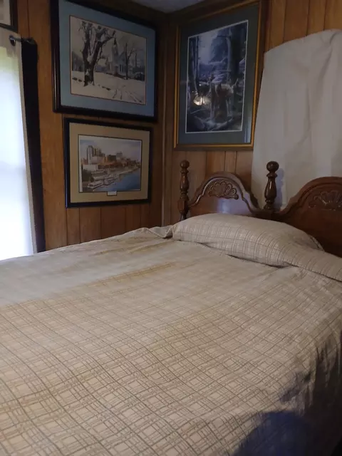 Bedroom - 458 E Madison St, Pulaski, TN 38478 photo 3 of 3