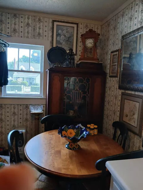 Dining - 458 E Madison St, Pulaski, TN 38478 photo 1 of 1
