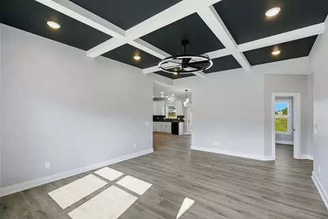 Living - 719 Mount Vernon Rd, Bethpage, TN 37022 photo 2 of 2
