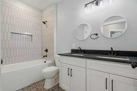 Bath - 719 Mount Vernon Rd, Bethpage, TN 37022 photo 1 of 3