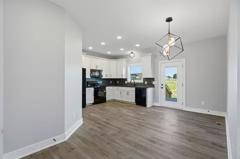 Dining - 719 Mount Vernon Rd, Bethpage, TN 37022 photo 2 of 2