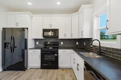 Kitchen - 719 Mount Vernon Rd, Bethpage, TN 37022 photo 2 of 3