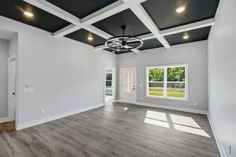 Living - 719 Mount Vernon Rd, Bethpage, TN 37022 photo 1 of 2