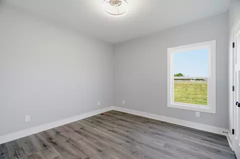 Bedroom - 719 Mount Vernon Rd, Bethpage, TN 37022 photo 2 of 2
