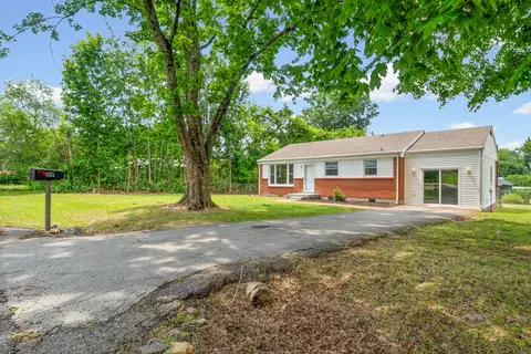 9 Lealand Dr, Clarksville, TN 37042