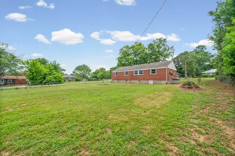 9 Lealand Dr, Clarksville, TN 37042