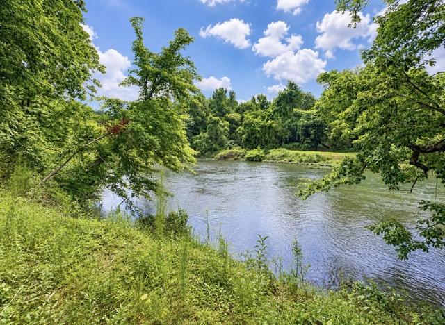 629 Cradle Song Cir, Clifton, TN 38425