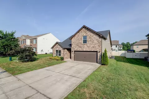 1008 Meadowview Ln, Clarksville, TN 37040