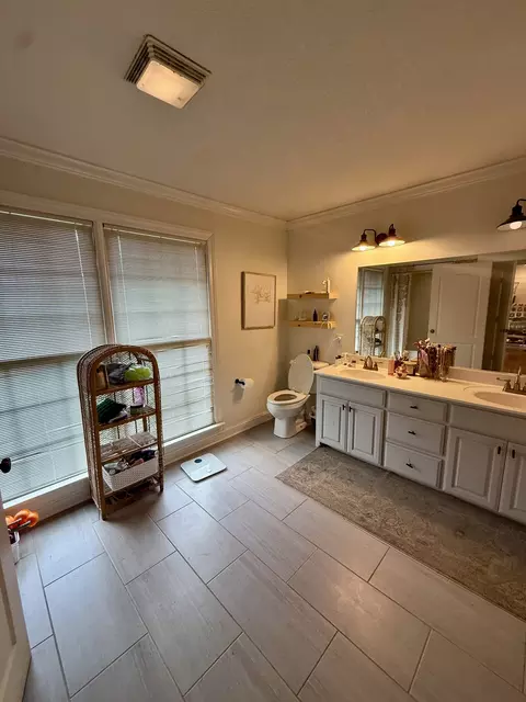 Bath - 410 Eells St, Loretto, TN 38469 photo 2 of 3