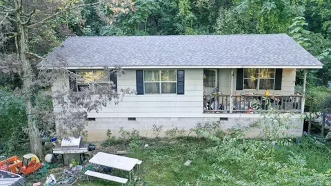 4217 W Rd, Signal Mountain, TN 37377