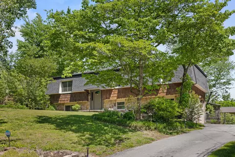 1302 Rockdale Ln, Hixson, TN 37343