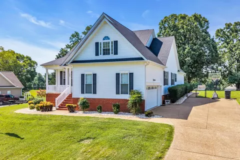Exterior - 109 Hillside Dr, Dickson, TN 37055 photo 2 of 15