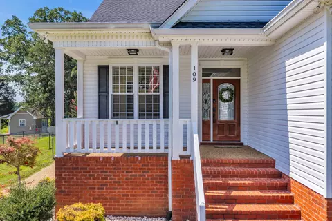 Exterior - 109 Hillside Dr, Dickson, TN 37055 photo 4 of 15