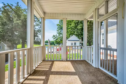 Exterior - 109 Hillside Dr, Dickson, TN 37055 photo 5 of 15