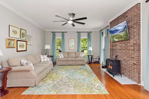 Living - 3228 E Compton Rd, Murfreesboro, TN 37130 photo 4 of 5