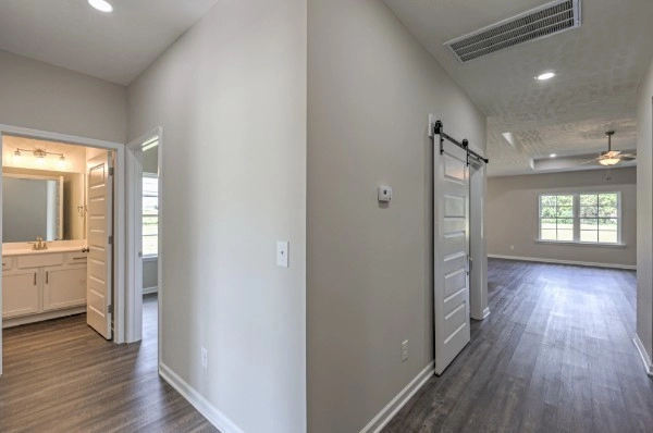 Entry Way - 21 Bartow St, Decherd, TN 37324 photo 2 of 4