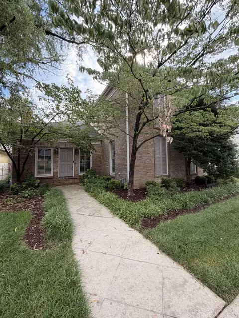 82 Concord Park W, Nashville, TN 37205