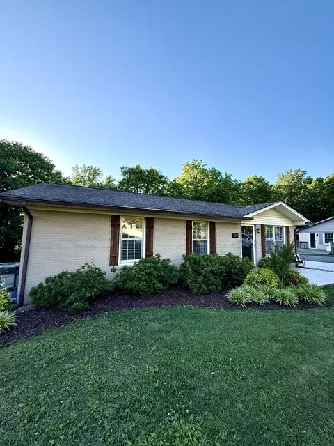1003 Pine Cir, Lawrenceburg, TN 38464