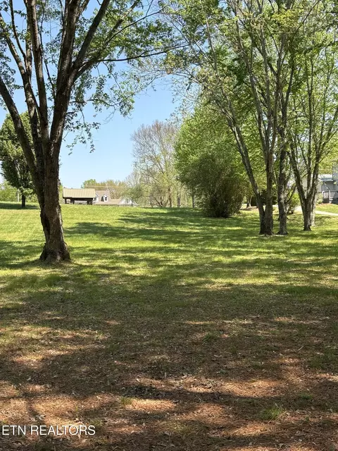 278 Savannah Shores Dr, Delano, TN 37325