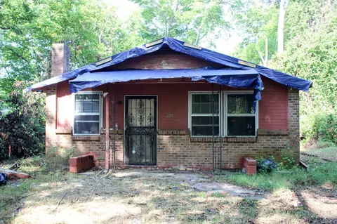 220 N 11th St, Clarksville, TN 37040