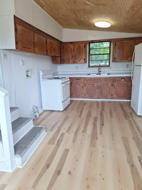 Kitchen - 515 Mitchell St, Pulaski, TN 38478 photo 2 of 4