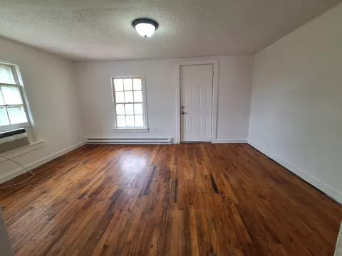 Living - 515 Mitchell St, Pulaski, TN 38478 photo 1 of 5