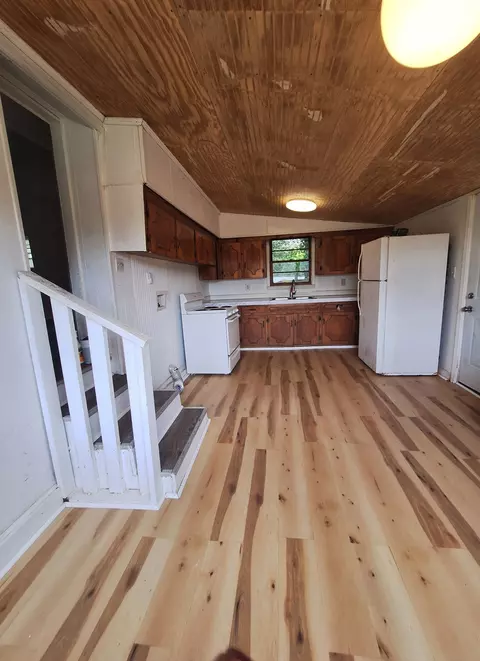 Kitchen - 515 Mitchell St, Pulaski, TN 38478 photo 1 of 4