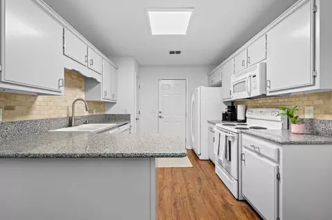 Kitchen - 2735 Roscommon Dr, Murfreesboro, TN 37128 photo 1 of 7