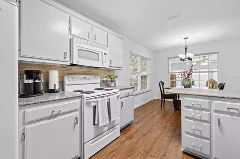 Kitchen - 2735 Roscommon Dr, Murfreesboro, TN 37128 photo 5 of 7